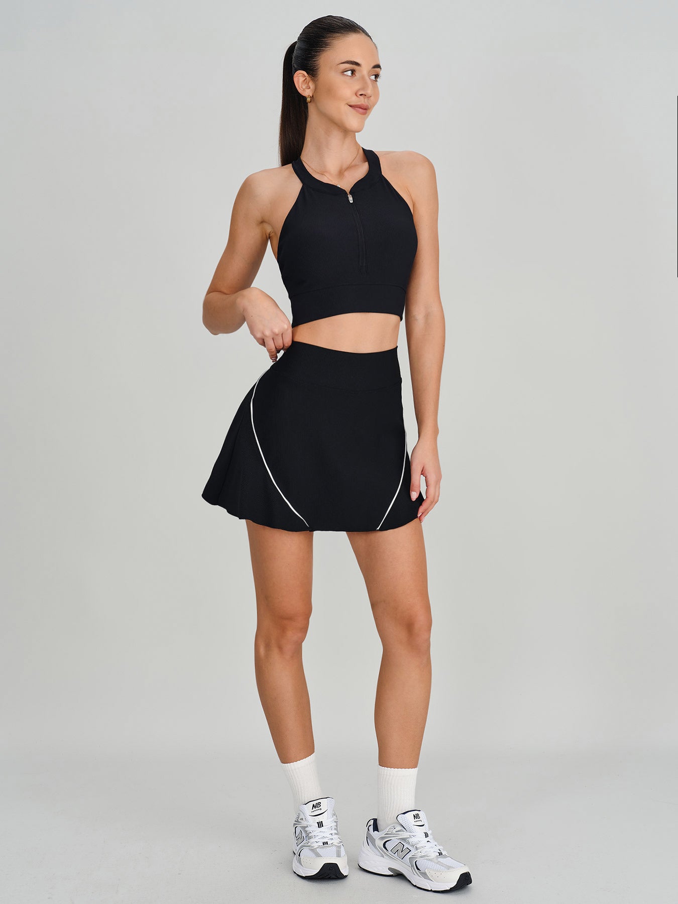 Black Round Neck Sports Bra - Light Support